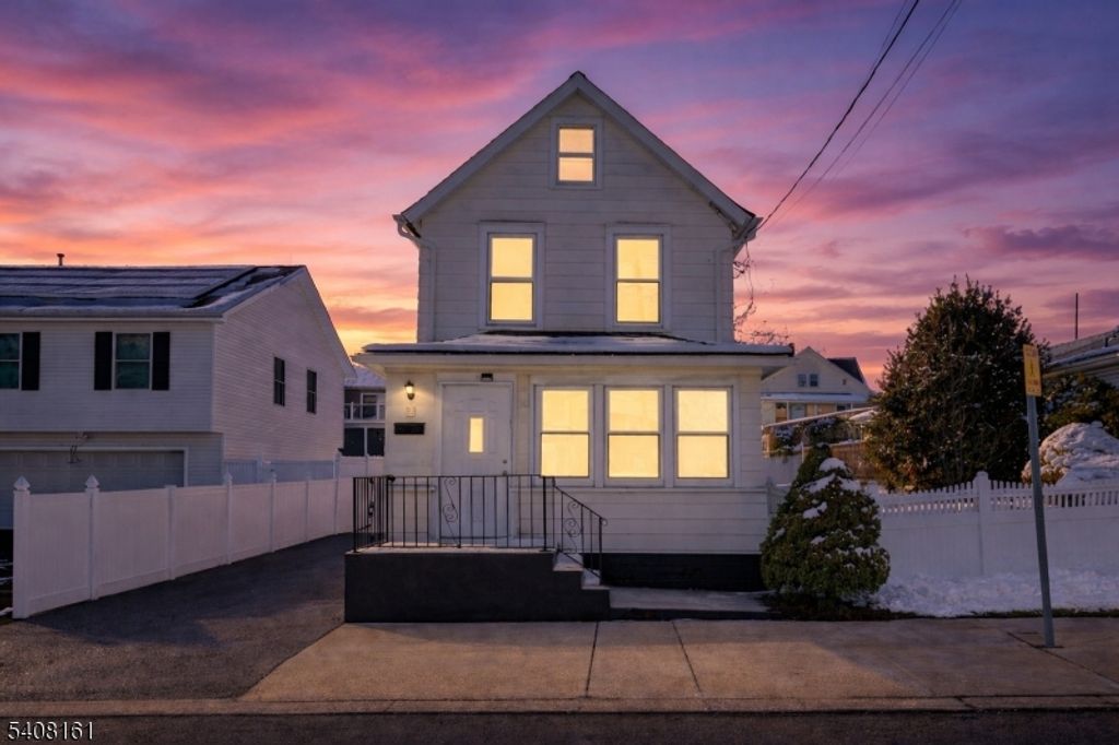 27 N 3Rd Ave, Manville Boro, NJ 08835