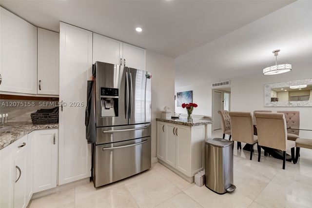 121 Golden Isles Dr 907, Hallandale Beach, FL 33009