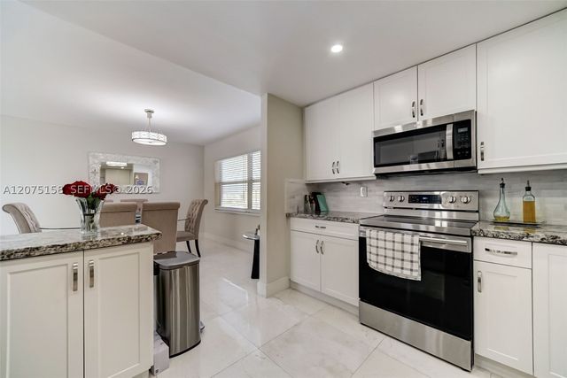 121 Golden Isles Dr 907, Hallandale Beach, FL 33009