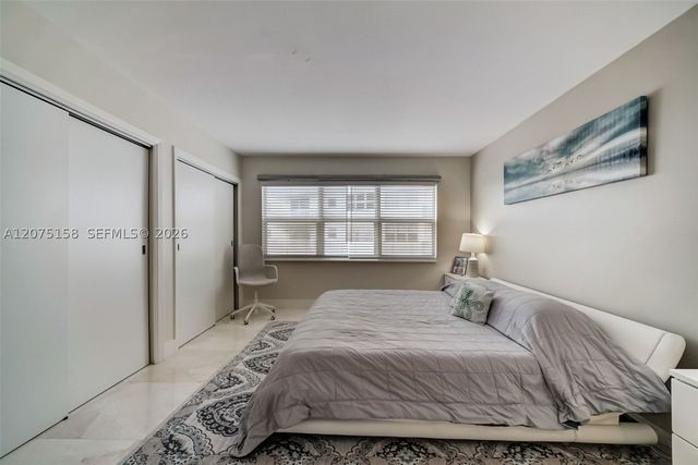 121 Golden Isles Dr 907, Hallandale Beach, FL 33009