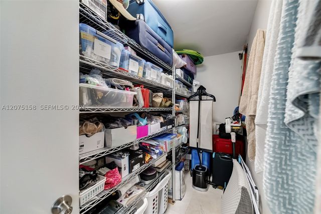121 Golden Isles Dr 907, Hallandale Beach, FL 33009