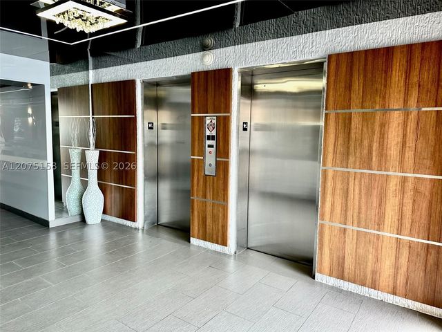 121 Golden Isles Dr 907, Hallandale Beach, FL 33009