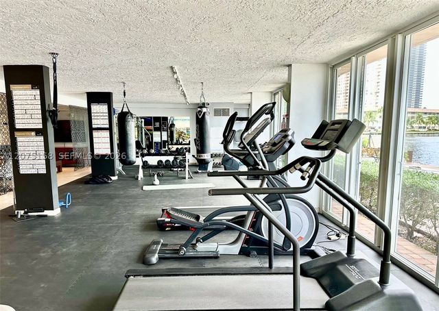 121 Golden Isles Dr 907, Hallandale Beach, FL 33009