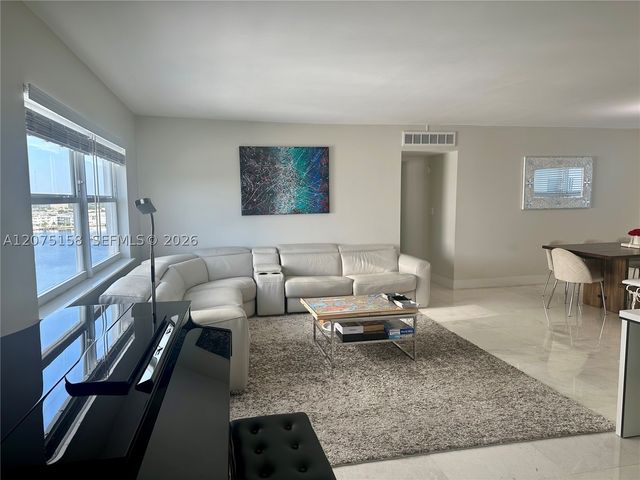 121 Golden Isles Dr 907, Hallandale Beach, FL 33009