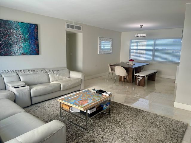 121 Golden Isles Dr 907, Hallandale Beach, FL 33009