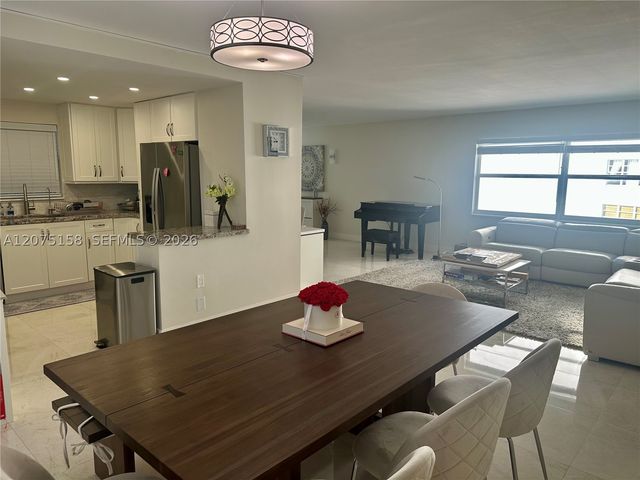 121 Golden Isles Dr 907, Hallandale Beach, FL 33009