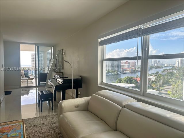 121 Golden Isles Dr 907, Hallandale Beach, FL 33009