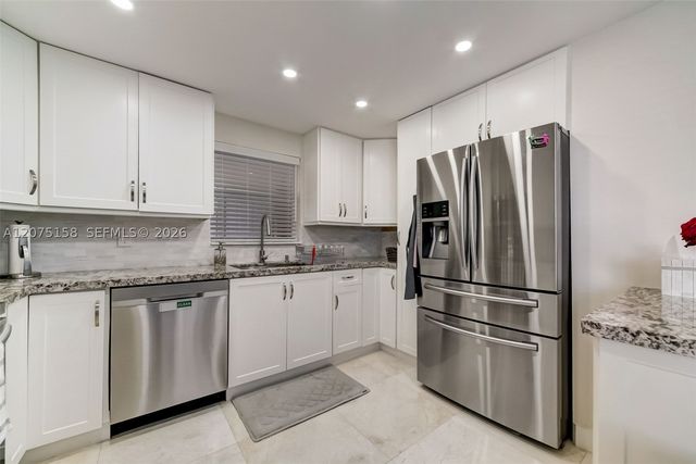 121 Golden Isles Dr 907, Hallandale Beach, FL 33009