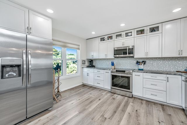 909 E Arctic Avenue, Folly Beach, SC 29439