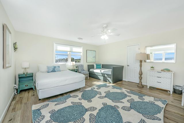 909 E Arctic Avenue, Folly Beach, SC 29439