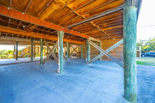 909 E Arctic Avenue, Folly Beach, SC 29439