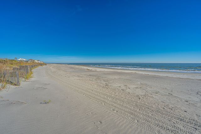 909 E Arctic Avenue, Folly Beach, SC 29439