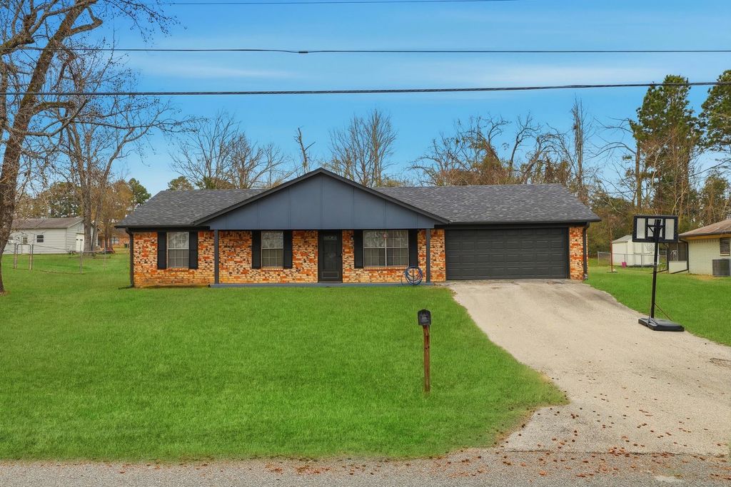 346 Meridian St, Gladewater, TX 75647