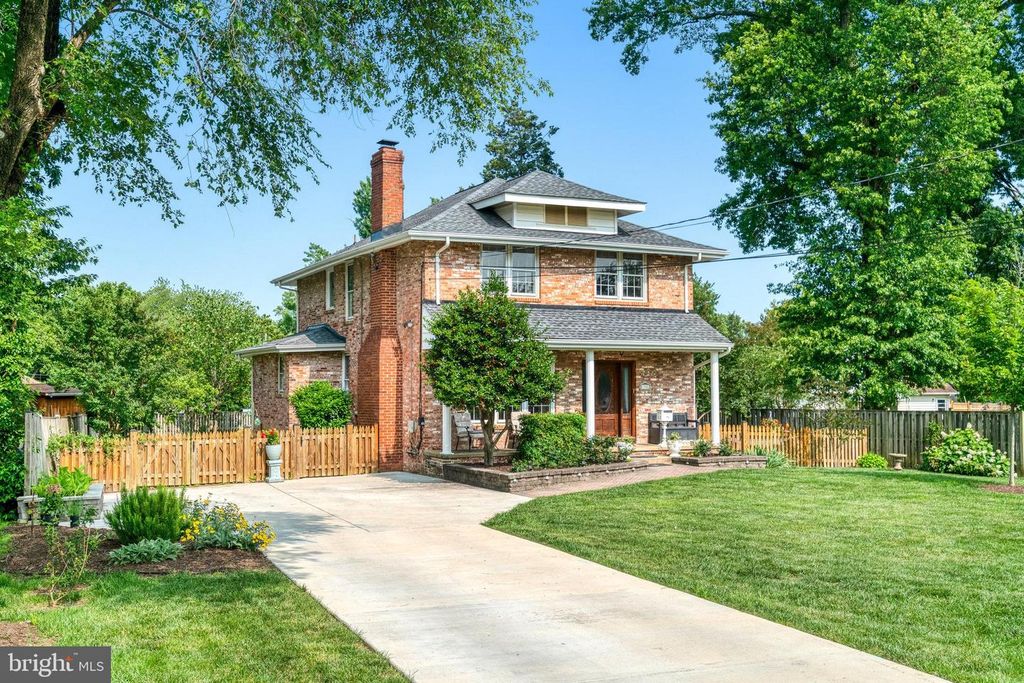 7906 ESTHER DR, Oxon Hill, MD 20745