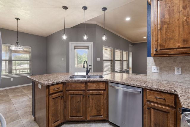 525 Oak Tree Lane, Franklin, TX 77856