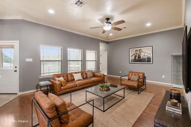 525 Oak Tree Lane, Franklin, TX 77856