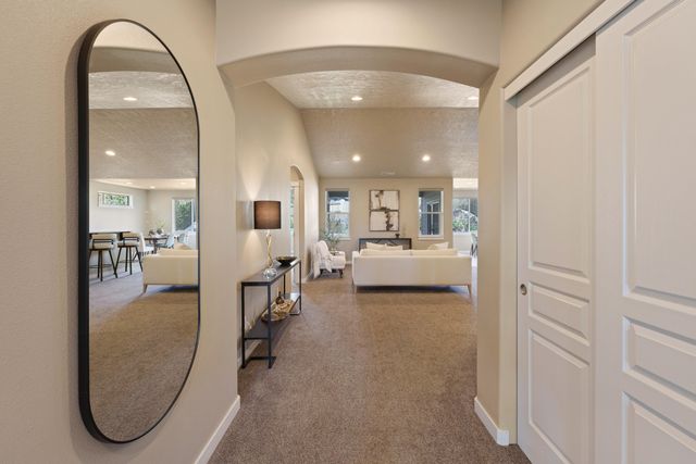 2710 SW 46th Court, Redmond, OR 97756