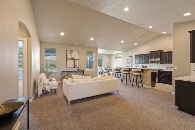 2710 SW 46th Court, Redmond, OR 97756