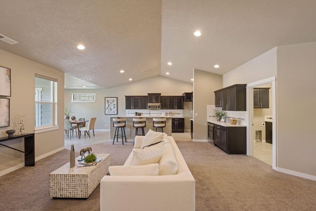 2710 SW 46th Court, Redmond, OR 97756