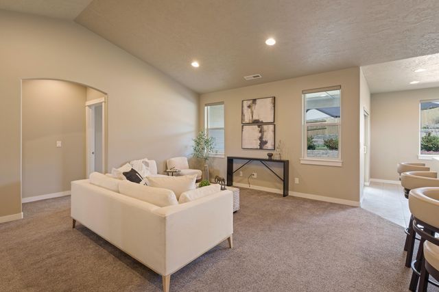 2710 SW 46th Court, Redmond, OR 97756