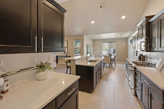 2710 SW 46th Court, Redmond, OR 97756