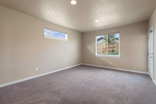 2710 SW 46th Court, Redmond, OR 97756