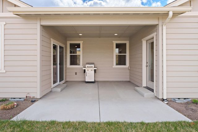 2710 SW 46th Court, Redmond, OR 97756