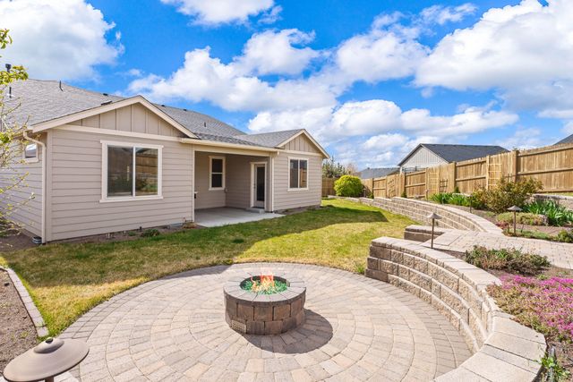 2710 SW 46th Court, Redmond, OR 97756