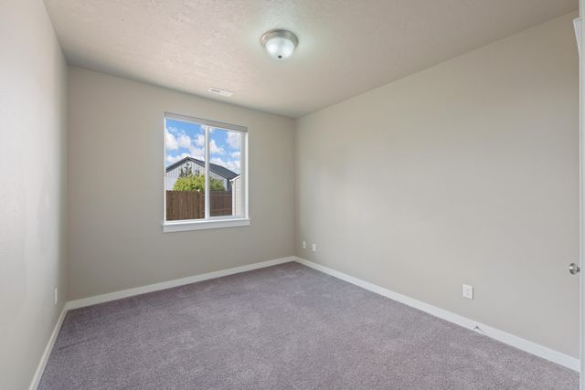 2710 SW 46th Court, Redmond, OR 97756