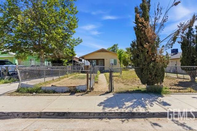 2639 Center, Bakersfield, CA 93306