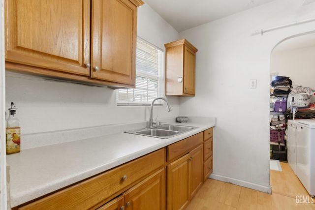 2639 Center, Bakersfield, CA 93306
