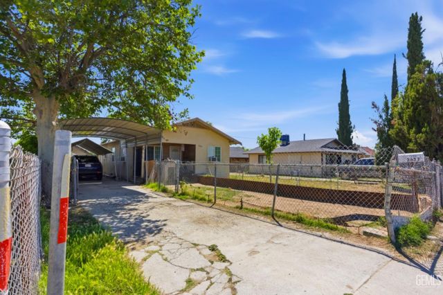 2639 Center, Bakersfield, CA 93306