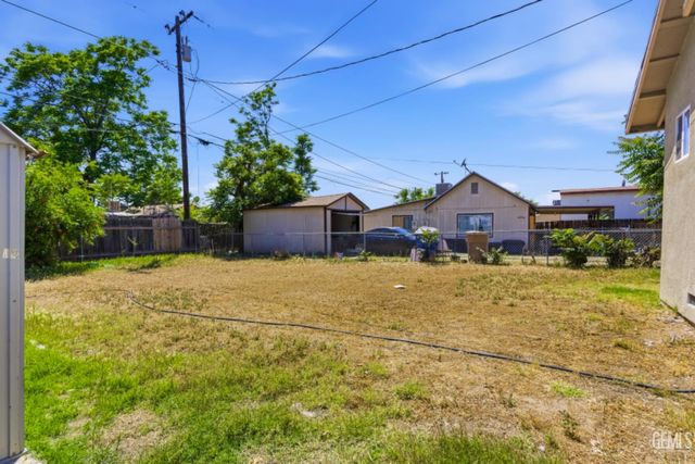 2639 Center, Bakersfield, CA 93306