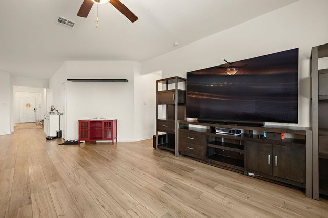424 Sebring CIR, Hutto, TX 78634