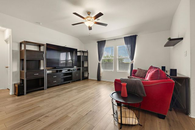 424 Sebring CIR, Hutto, TX 78634