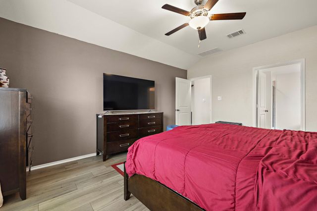 424 Sebring CIR, Hutto, TX 78634