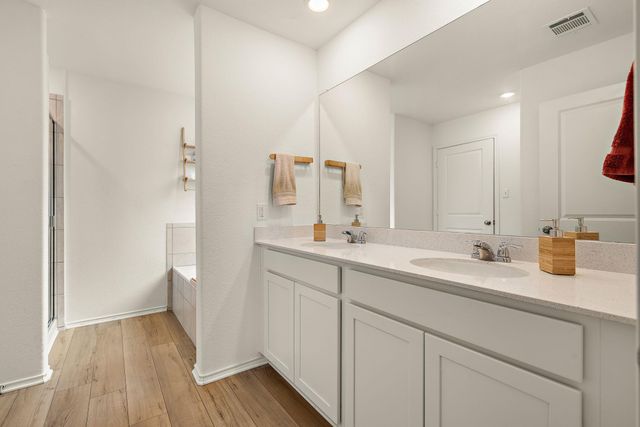 424 Sebring CIR, Hutto, TX 78634