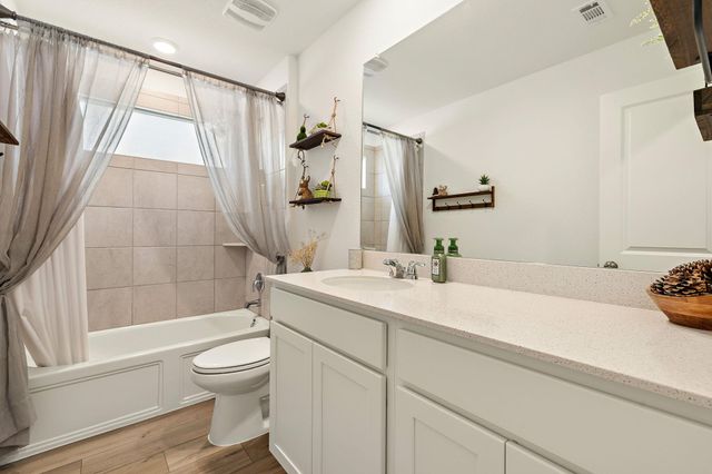 424 Sebring CIR, Hutto, TX 78634