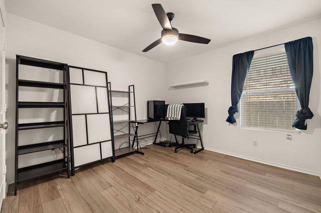 424 Sebring CIR, Hutto, TX 78634
