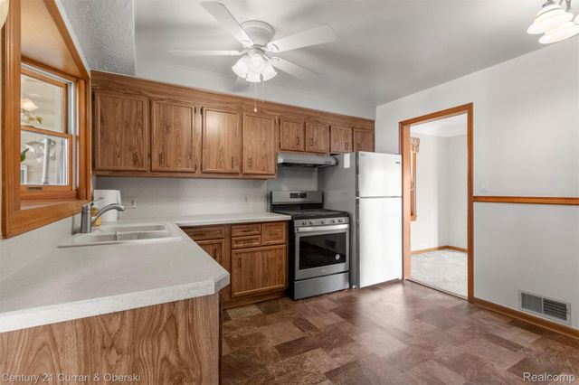 19531 Wood Street, Melvindale, MI 48122