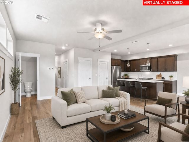 504 Ne TRILLIUM Dr 63, Estacada, OR 97023