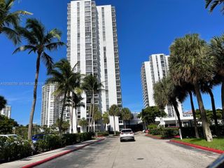 20505 E Country Club Dr 734, Aventura, FL 33180