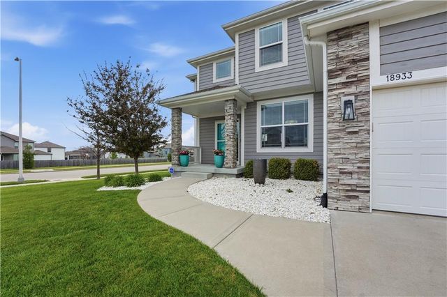 18933 W 168th Street, Olathe, KS 66062