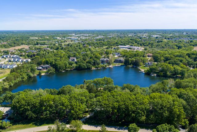 1 High Point Circle, Hawthorn Woods, IL 60047