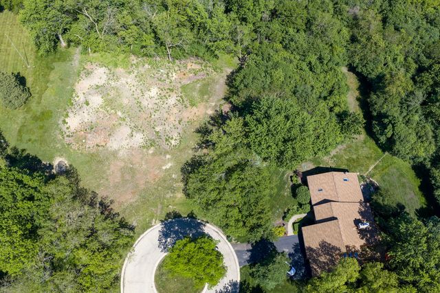 1 High Point Circle, Hawthorn Woods, IL 60047