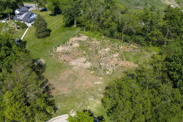 1 High Point Circle, Hawthorn Woods, IL 60047