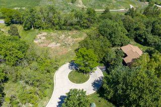 1 High Point Circle, Hawthorn Woods, IL 60047