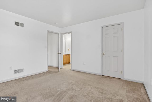 53 CHICKADEE CIR, Leola, PA 17540