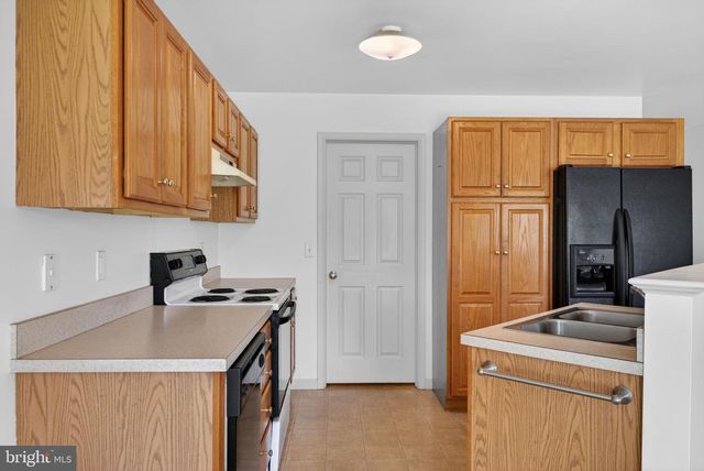 53 CHICKADEE CIR, Leola, PA 17540