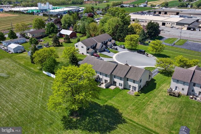 53 CHICKADEE CIR, Leola, PA 17540